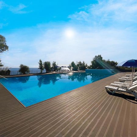 Il Pampaleone Glamping And Resort Ачиреале Экстерьер фото