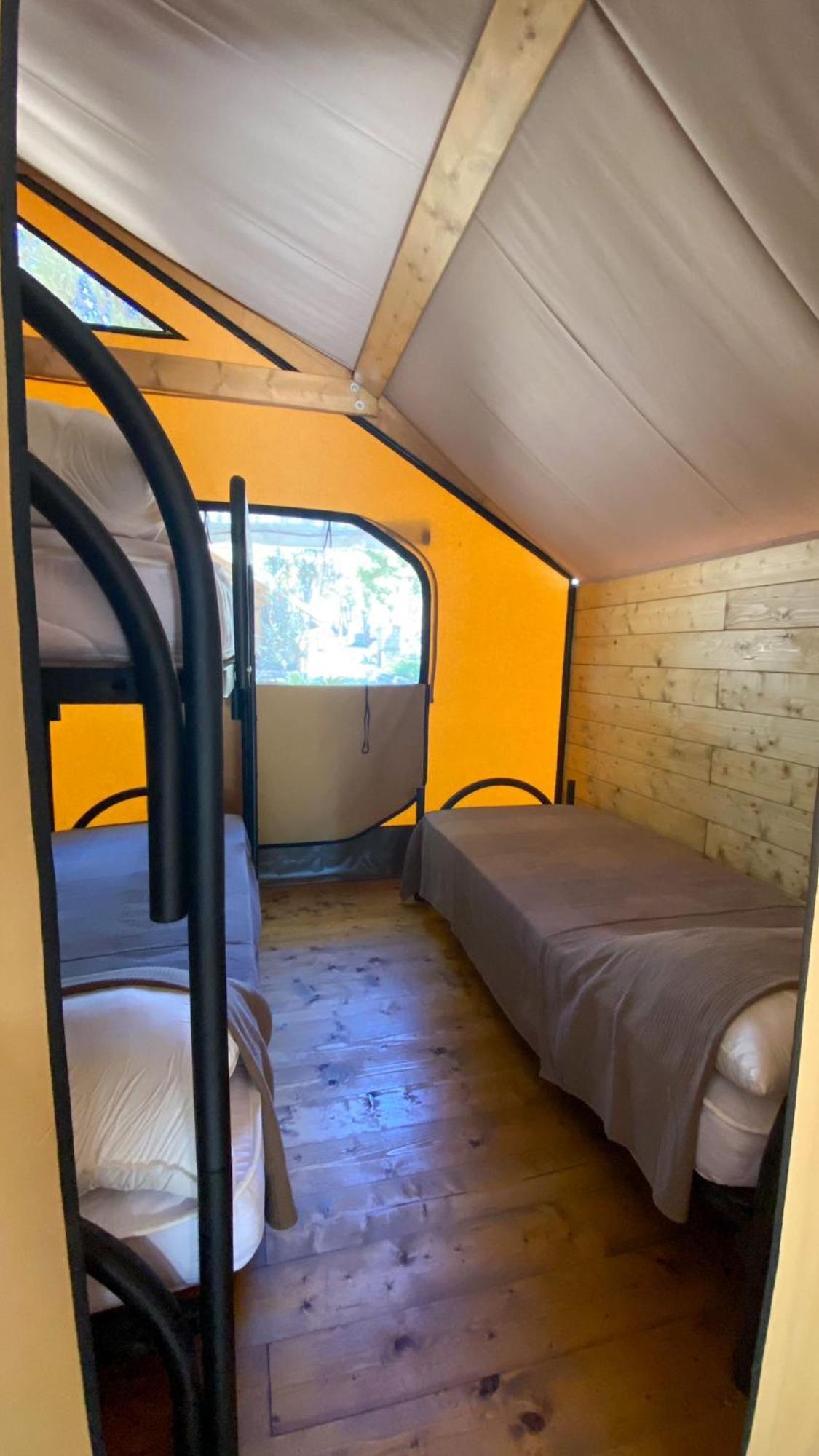 Il Pampaleone Glamping And Resort Ачиреале Номер фото