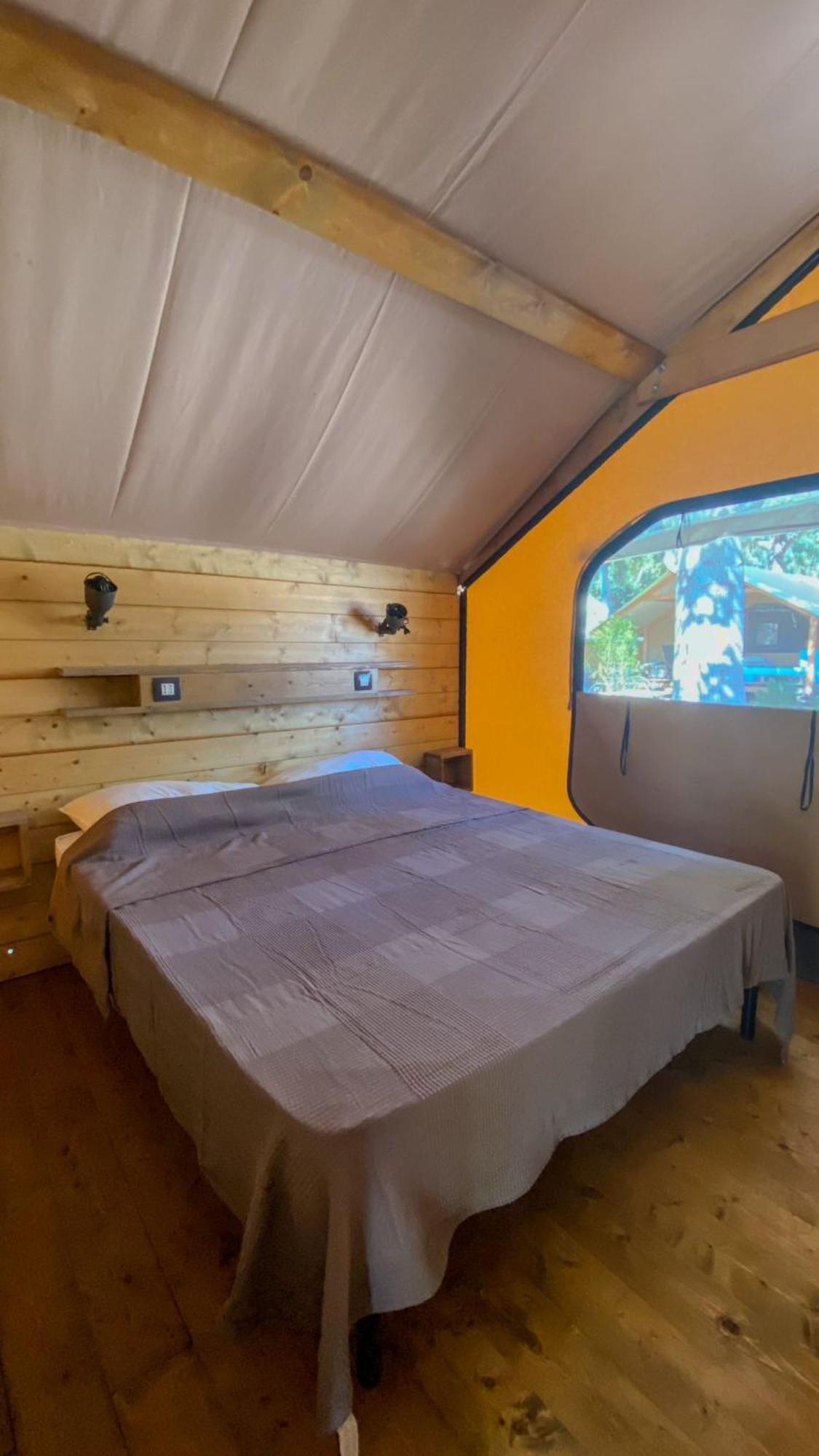 Il Pampaleone Glamping And Resort Ачиреале Номер фото