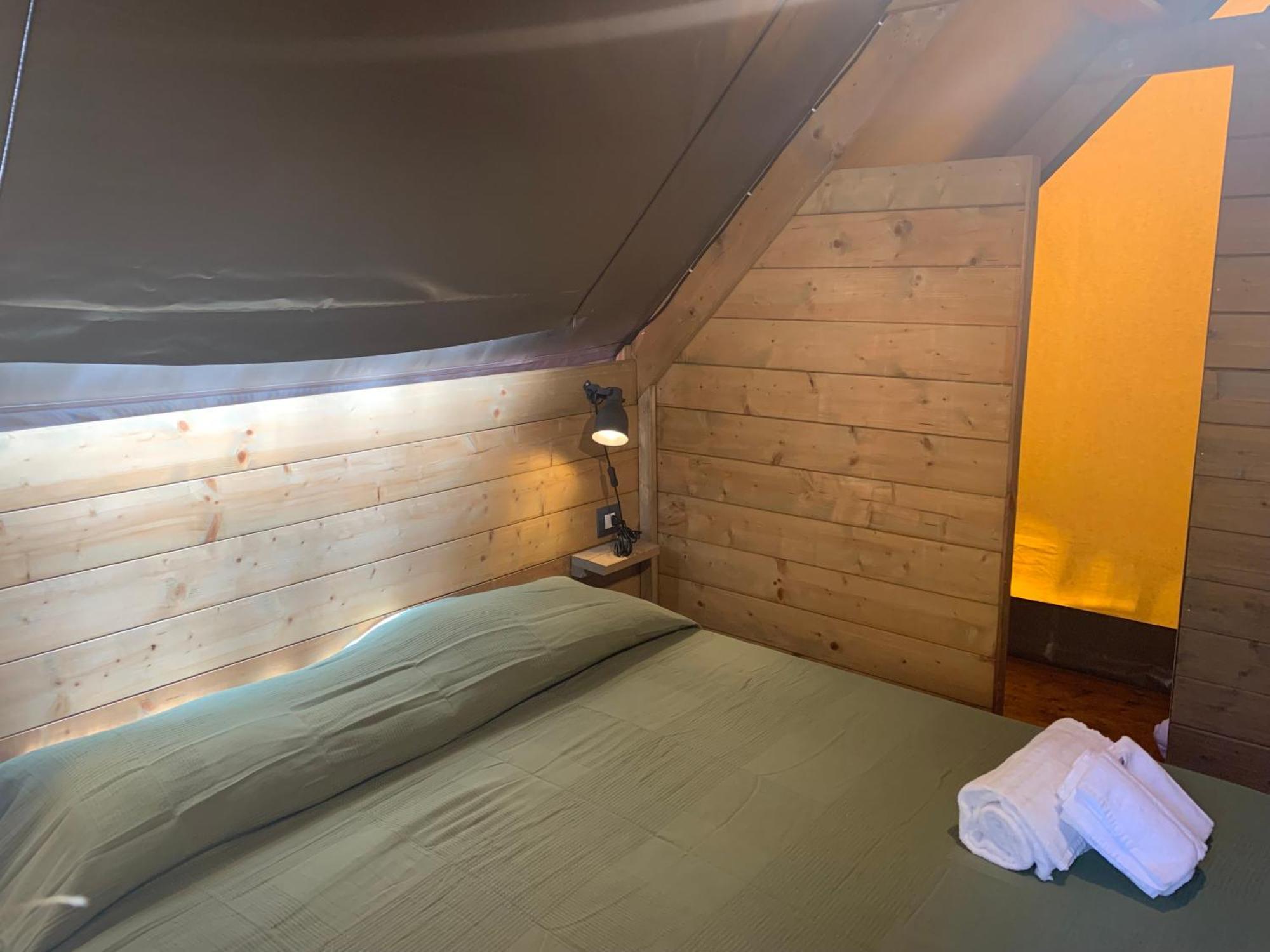 Il Pampaleone Glamping And Resort Ачиреале Номер фото